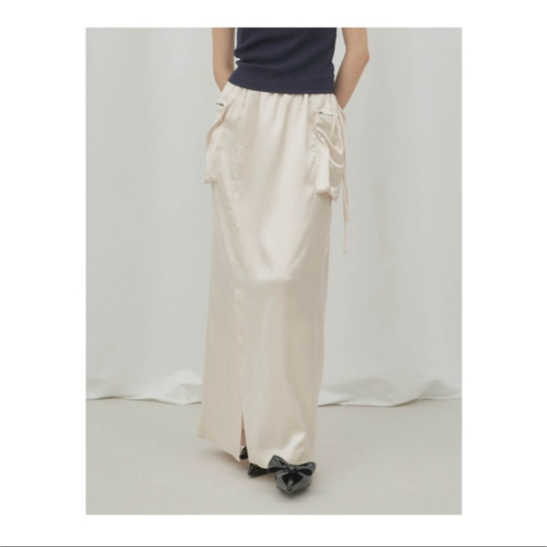 TODAYFUL(トゥデイフル)のgiunon satin cargo skirt サテンカーゴスカート レディースのスカート(ロングスカート)の商品写真