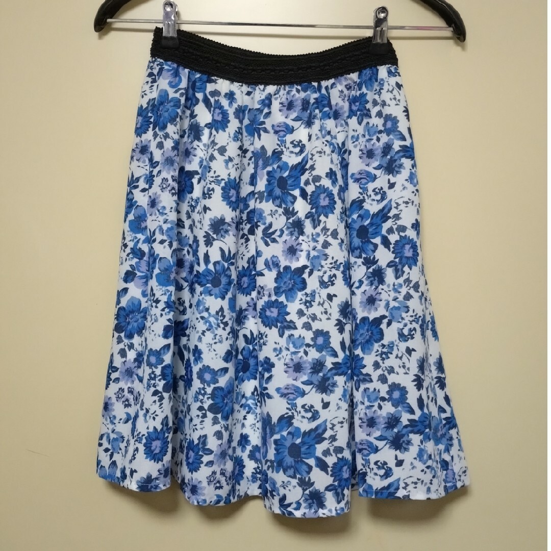 HONEYS(ハニーズ)の花柄　スカート　М レディースのスカート(ひざ丈スカート)の商品写真