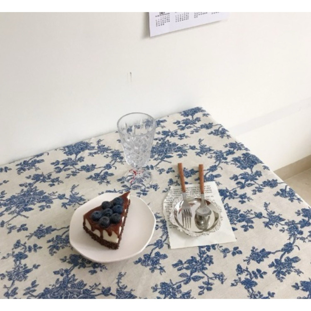 リネン マルチクロス テーブルクロス 150×150cm ブルー フラワー 韓国 インテリア/住まい/日用品のキッチン/食器(テーブル用品)の商品写真