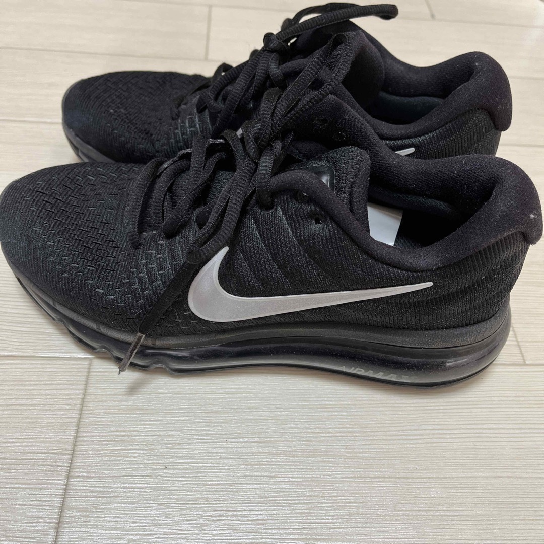 NIKE(ナイキ)のナイキNIKE エアマックス　849560-001 ブラック　22.5cm レディースの靴/シューズ(スニーカー)の商品写真