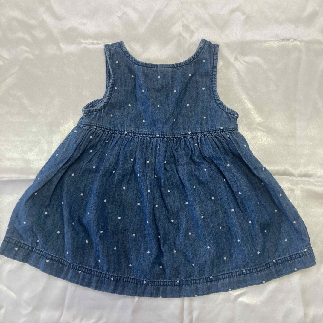 babyGAP(ベビーギャップ)のGAP ベビー デニムワンピース 6-12M 水玉柄 キッズ/ベビー/マタニティのベビー服(~85cm)(ワンピース)の商品写真