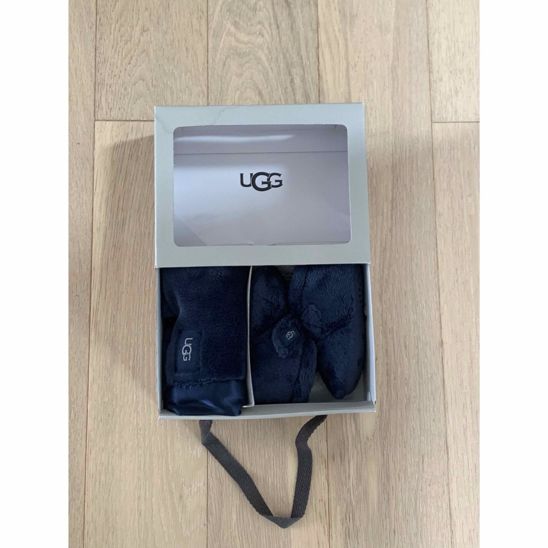 UGG(アグ)の【新品•未使用】UGG ベビー　ファーストシューズ キッズ/ベビー/マタニティのベビー靴/シューズ(~14cm)(その他)の商品写真