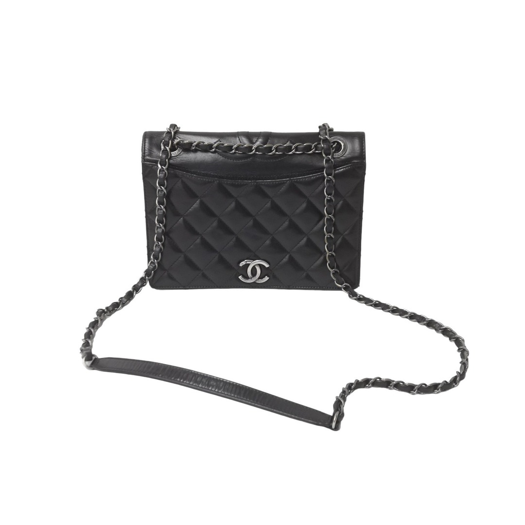 CHANEL(シャネル)のCHANEL シャネル フルフラップ マトラッセ チェーン ショルダーバック 21番台 ラムスキン シルバー金具 美品 中古 63737 レディースのバッグ(ハンドバッグ)の商品写真