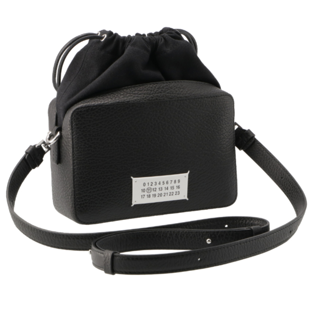 Maison Martin Margiela(マルタンマルジェラ)のメゾン マルジェラ/MAISON MARGIELA バッグ メンズ 5AC CAMERA BAG MEDIUM ショルダーバッグ BLACK SB1WG0018-P4348-T8013 _0410ff メンズのバッグ(ショルダーバッグ)の商品写真