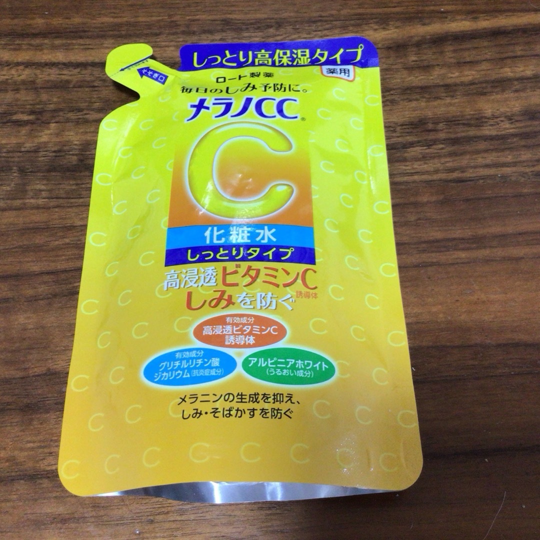 ロート製薬(ロートセイヤク)のメラノCC 薬用しみ対策美白化粧水 しっとりタイプ つめかえ用 170mL コスメ/美容のスキンケア/基礎化粧品(化粧水/ローション)の商品写真