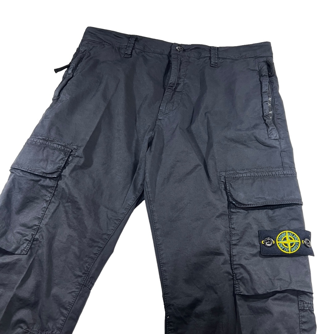 STONE ISLAND(ストーンアイランド)のSTONE ISLAND カーゴパンツ　ブラック　１４Y メンズのパンツ(ワークパンツ/カーゴパンツ)の商品写真