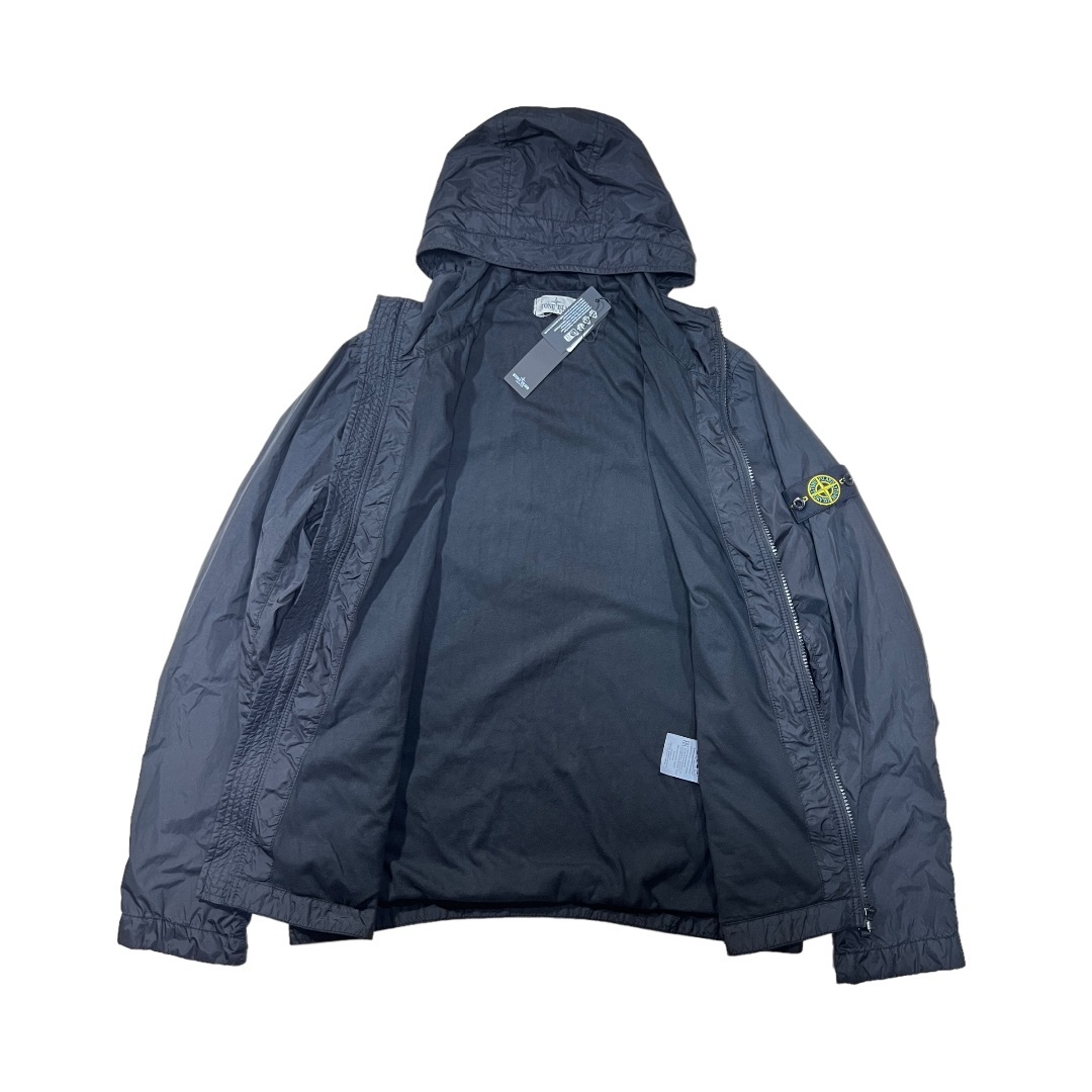 STONE ISLAND(ストーンアイランド)のSTONE ISLAND ナイロンジャケット　ブラック　１４Y メンズのジャケット/アウター(ナイロンジャケット)の商品写真