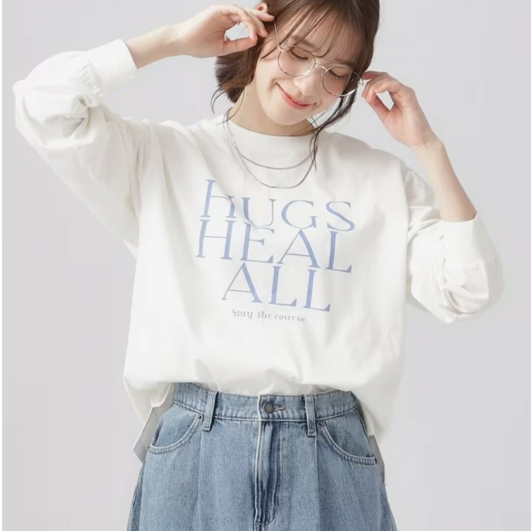 SHOO・LA・RUE(シューラルー)の今期春物 シューラルー ロゴ長袖Tシャツ コットン100% レディースのトップス(Tシャツ(長袖/七分))の商品写真