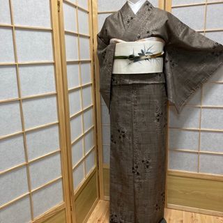 ［9650］本場大島紬 美品 未使用 9マルキ 泥染 しつけ付 正絹 着物 袷(着物)