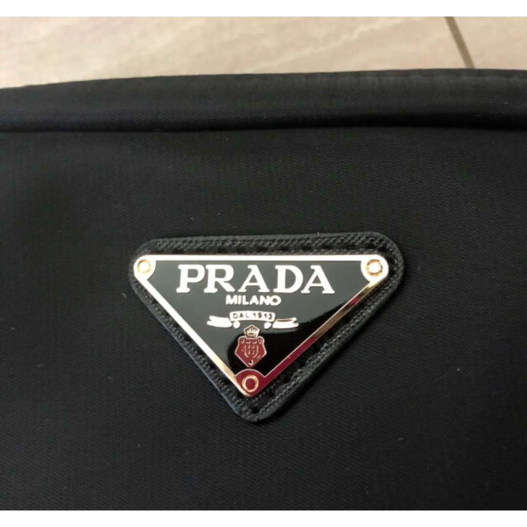 PRADA(プラダ)の新品未使用  ノベルティポーチ　正規品 レディースのファッション小物(ポーチ)の商品写真