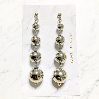 トゥデイフル(TODAYFUL)の4連シルバーボールピアス(ピアス)