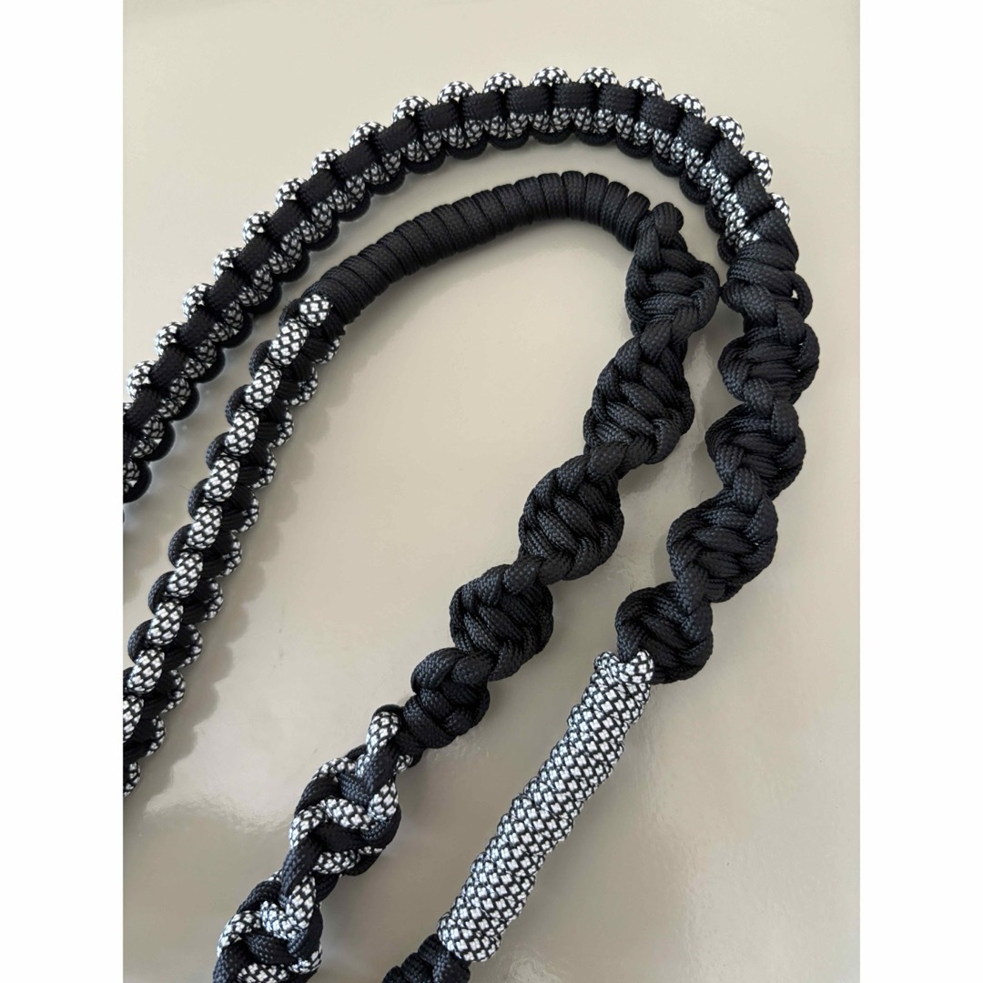 パラコード　スマホストラップ　Paracord shoulder strap ハンドメイドのスマホケース/アクセサリー(スマホストラップ/チャーム)の商品写真