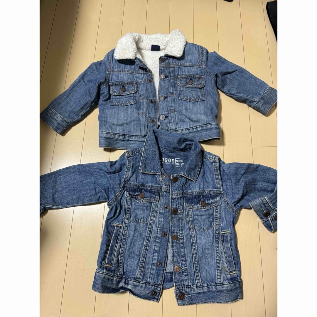 GAP(ギャップ)の子供服 90cm ニット帽 ムートンブーツ 13cm GAP BREEZEなど キッズ/ベビー/マタニティのキッズ服男の子用(90cm~)(Tシャツ/カットソー)の商品写真