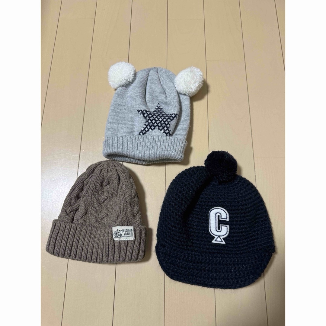 GAP(ギャップ)の子供服 90cm ニット帽 ムートンブーツ 13cm GAP BREEZEなど キッズ/ベビー/マタニティのキッズ服男の子用(90cm~)(Tシャツ/カットソー)の商品写真