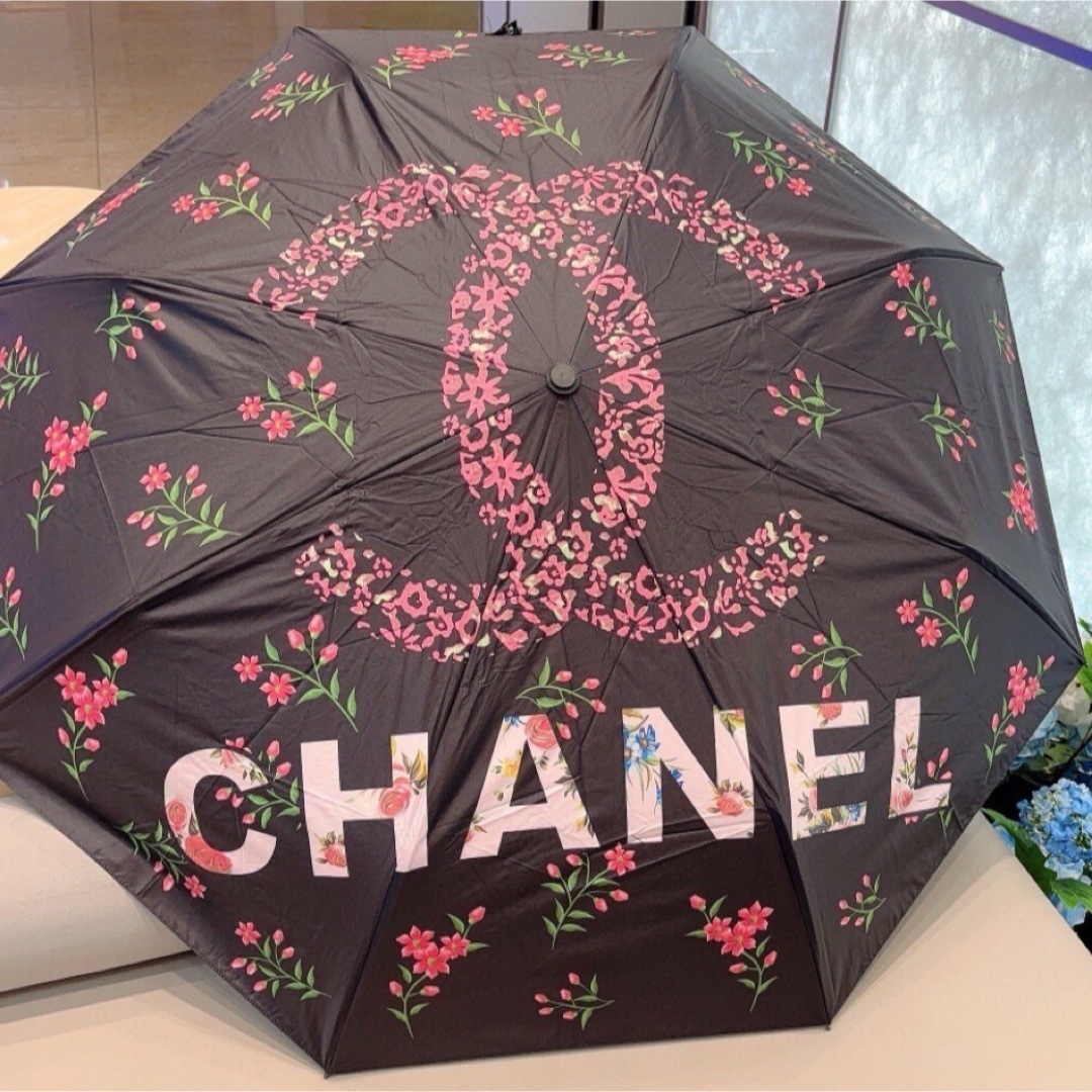 CHANEL(シャネル)のシャネル　ノベルティ　傘　新品　今週まで　お値引き中 レディースのファッション小物(傘)の商品写真