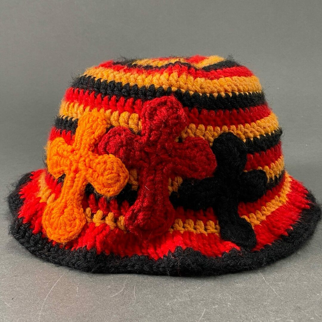 4e14 Y.A.R.N ヤーン ニット素材 バケットハット 3Dクロス刺繍 帽子 ヘッドウェア  レッド オレンジ ブラック メンズの帽子(ハット)の商品写真