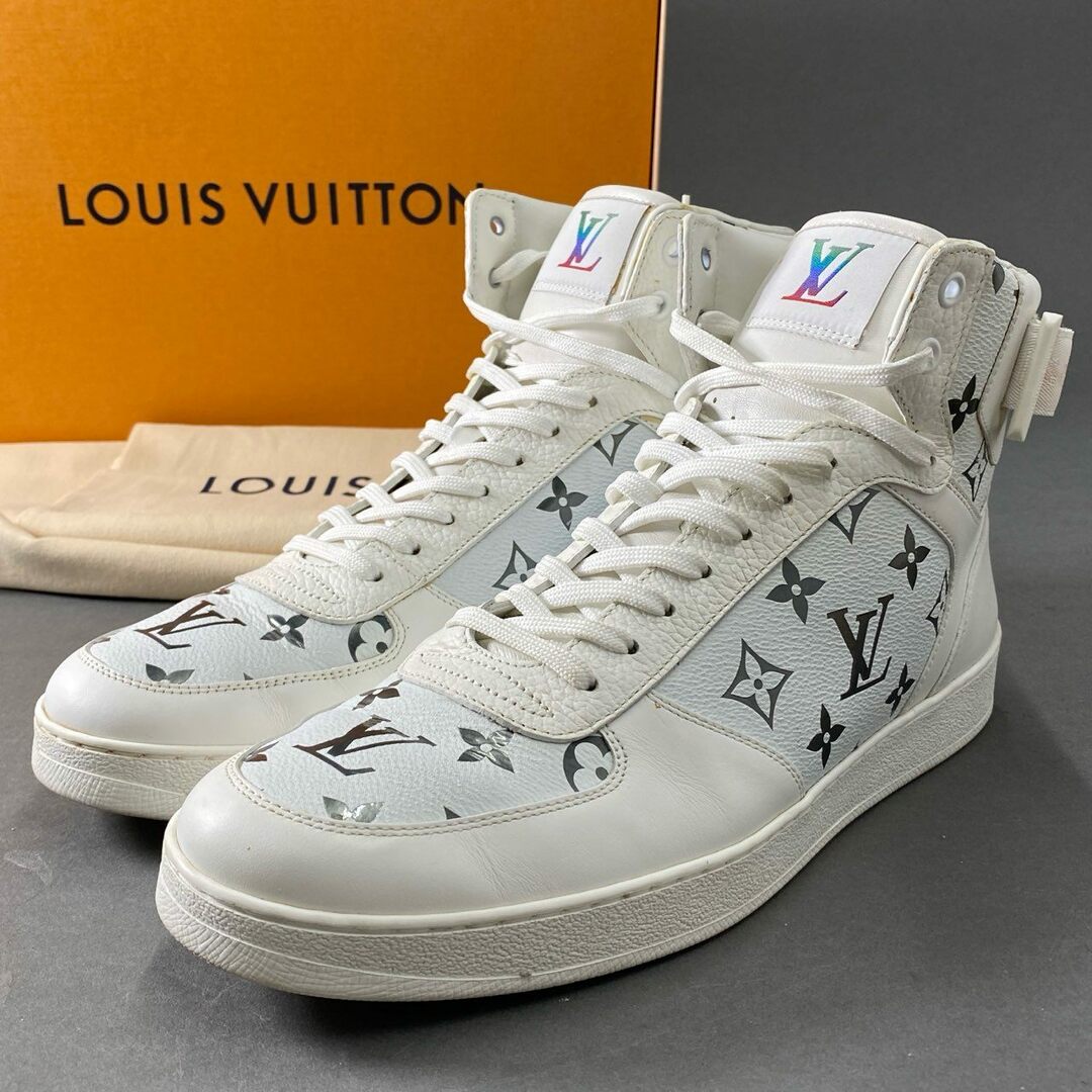 LOUIS VUITTON(ルイヴィトン)の3e14 LOUIS VUITTON ルイヴィトン リヴォリライン ベルクロ ハイカットスニーカー レザースニーカー サイズ9 ホワイト レザー メンズの靴/シューズ(スニーカー)の商品写真