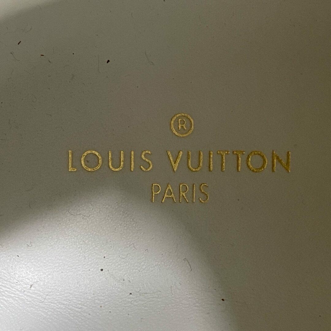 LOUIS VUITTON(ルイヴィトン)の3e14 LOUIS VUITTON ルイヴィトン リヴォリライン ベルクロ ハイカットスニーカー レザースニーカー サイズ9 ホワイト レザー メンズの靴/シューズ(スニーカー)の商品写真