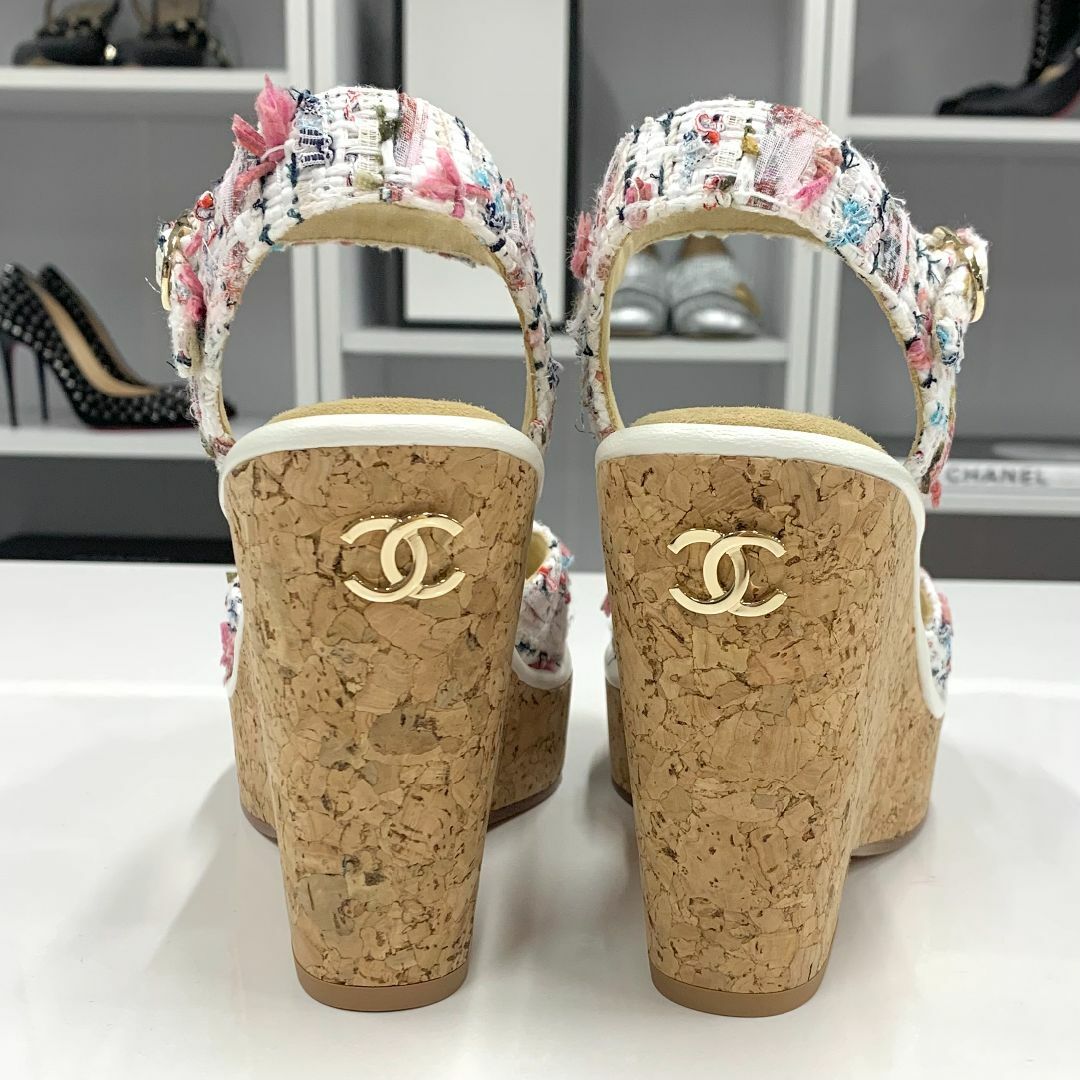 CHANEL(シャネル)の9373 未使用 シャネル ツイード コルク ココマーク サンダル マルチカラー レディースの靴/シューズ(サンダル)の商品写真