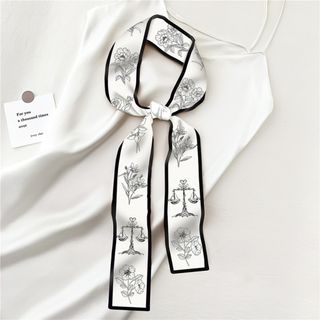 スカーフ　ホワイト　花柄　バラ　モノトーン　上品　高級　フォーマル　鞄　結婚式(バンダナ/スカーフ)