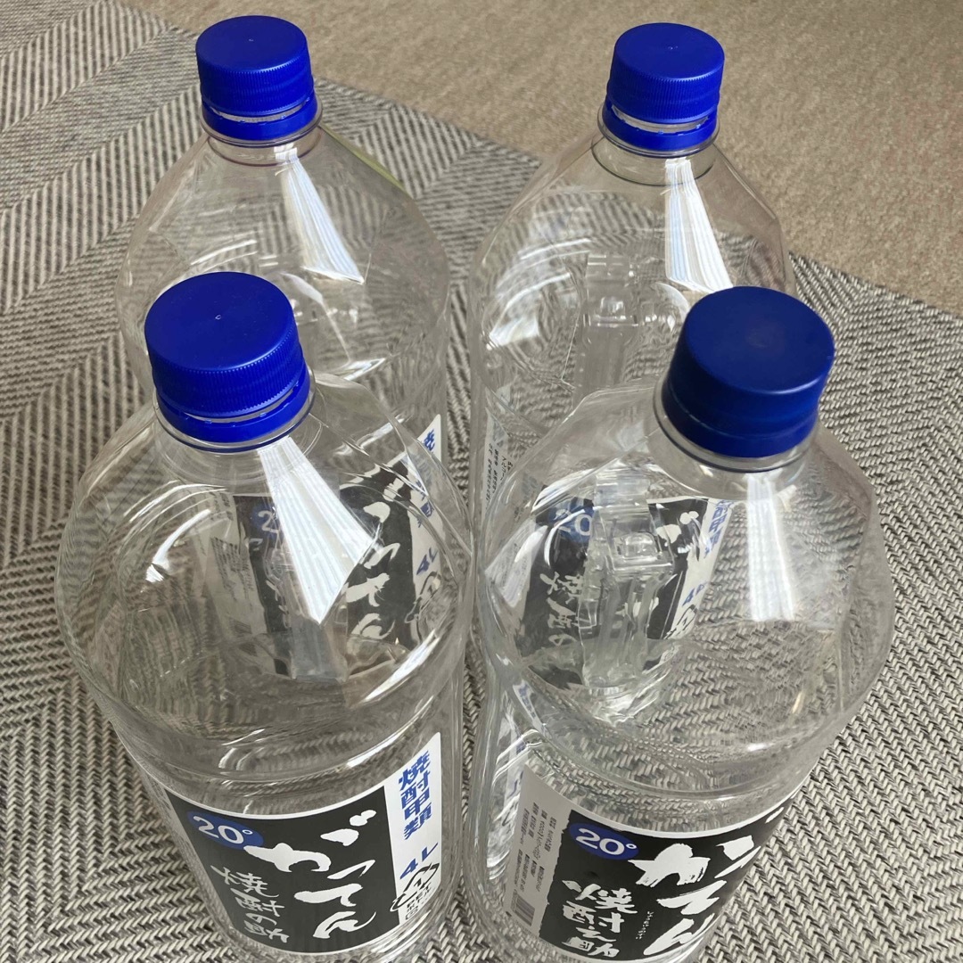 ✨焼酎甲類4L ペットボトル空容器（取手付き）　4本✨ インテリア/住まい/日用品のキッチン/食器(容器)の商品写真