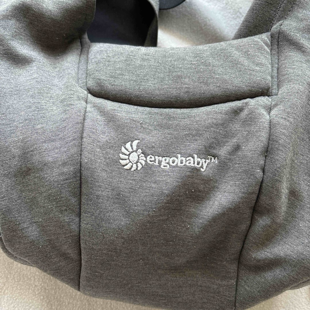 Ergobaby(エルゴベビー)のエルゴベビー ベビーキャリー EMBRACE エンブレース キッズ/ベビー/マタニティの外出/移動用品(抱っこひも/おんぶひも)の商品写真