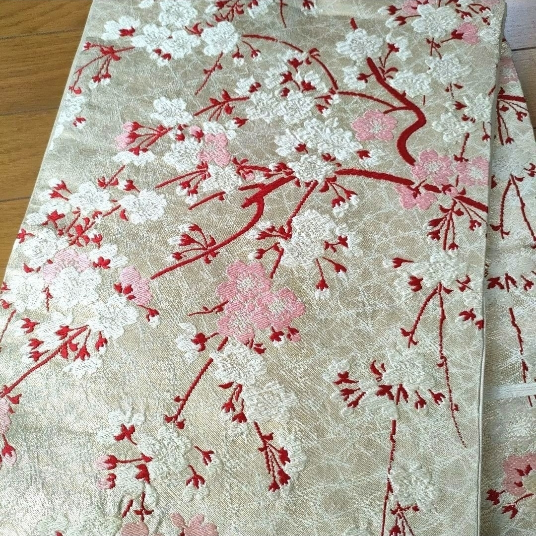 袋帯　六通柄　着物帯　正絹帯　和服　和装　金糸　花柄　桜　さくら柄　刺繍 レディースの水着/浴衣(帯)の商品写真