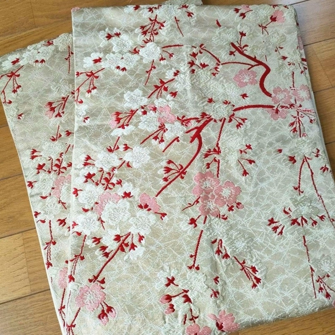 袋帯　六通柄　着物帯　正絹帯　和服　和装　金糸　花柄　桜　さくら柄　刺繍 レディースの水着/浴衣(帯)の商品写真