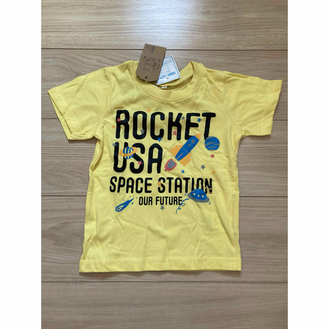 ♪新品♪ 半袖Tシャツ　100 イエロー　ロケット　綿100% ロゴ　乗り物 キッズ/ベビー/マタニティのキッズ服男の子用(90cm~)(Tシャツ/カットソー)の商品写真