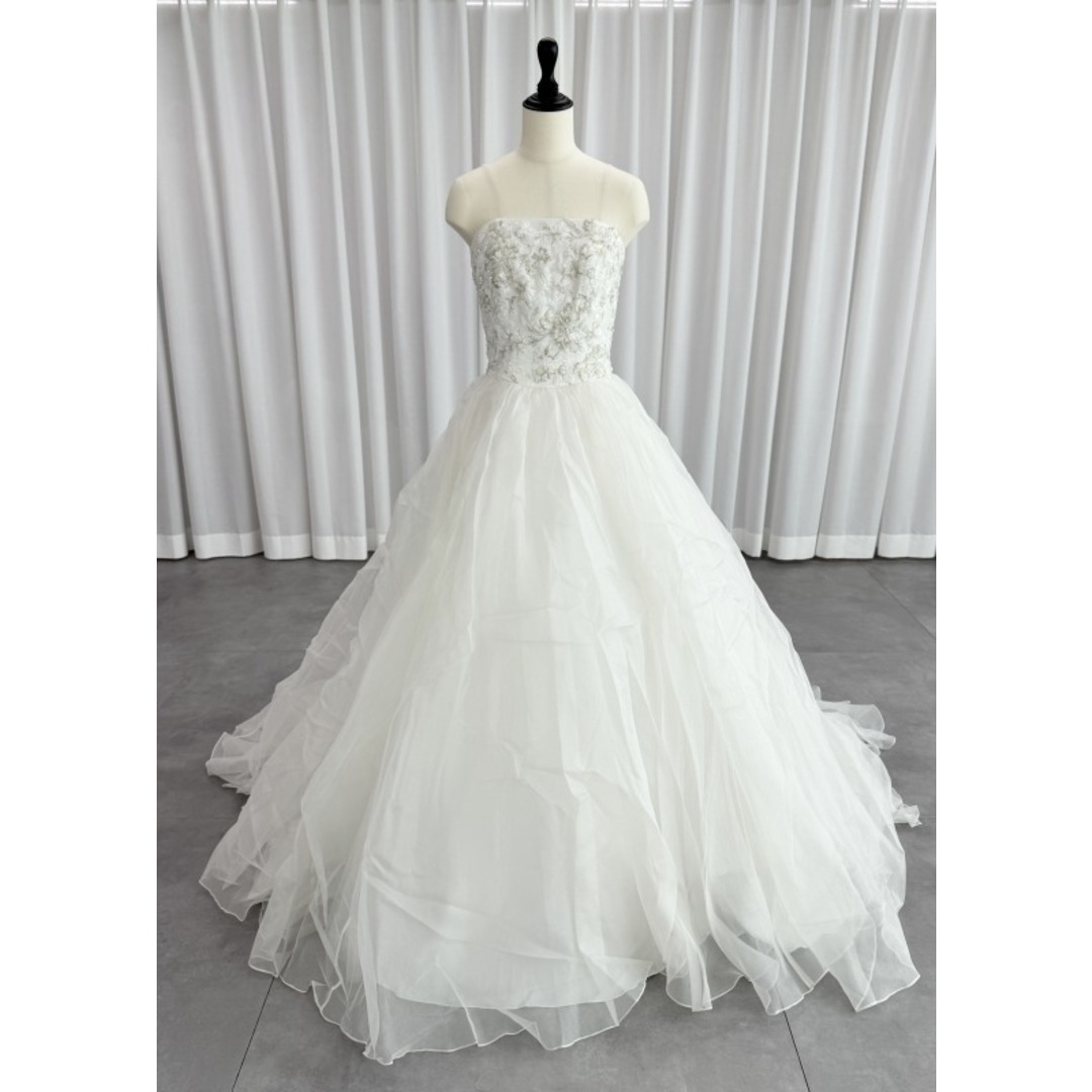 アウラノーヴァ AULANOVA Aライン ウェディングドレス ホワイト ファーストオーナー チュール ベアトップ レディースのフォーマル/ドレス(ウェディングドレス)の商品写真