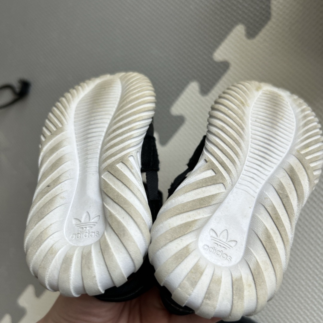 adidas(アディダス)のadidas サンダル キッズ/ベビー/マタニティのキッズ靴/シューズ(15cm~)(サンダル)の商品写真