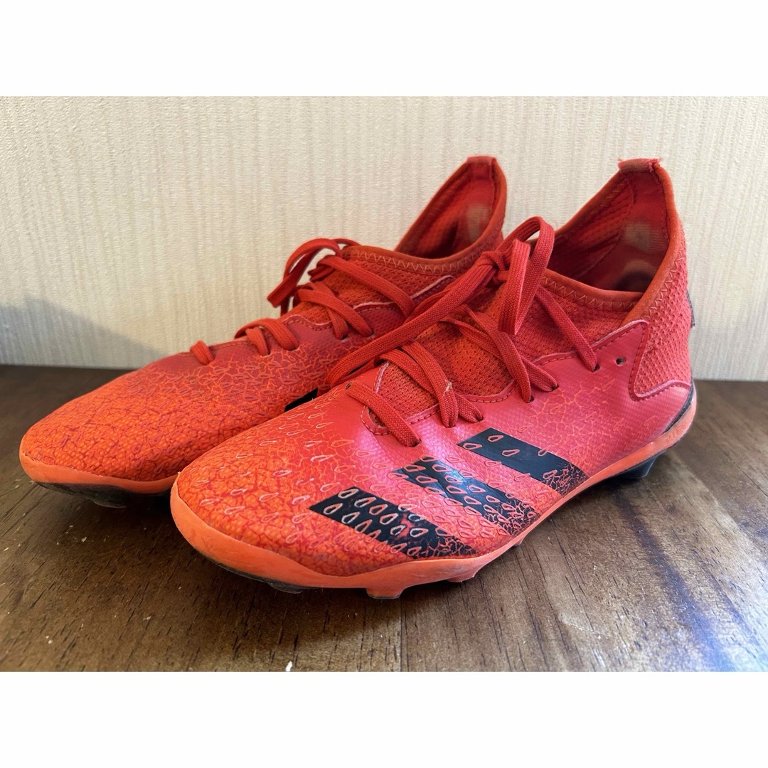 adidas(アディダス)のアディダスサッカースパイク プレデター フリーク 21.5cm スポーツ/アウトドアのサッカー/フットサル(シューズ)の商品写真