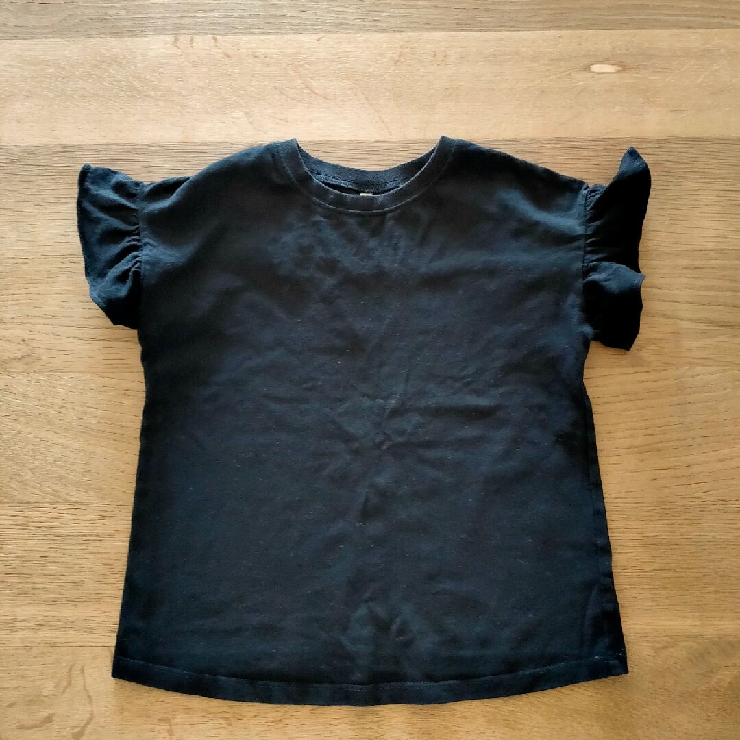 GU(ジーユー)のキッズ130  Tシャツ　ブラック キッズ/ベビー/マタニティのキッズ服女の子用(90cm~)(Tシャツ/カットソー)の商品写真