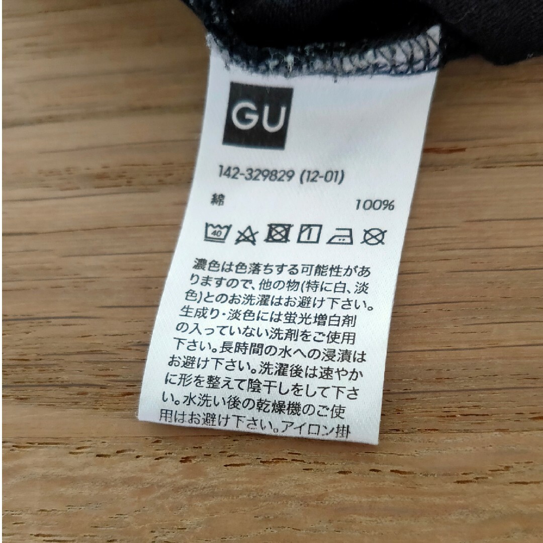 GU(ジーユー)のキッズ130  Tシャツ　ブラック キッズ/ベビー/マタニティのキッズ服女の子用(90cm~)(Tシャツ/カットソー)の商品写真