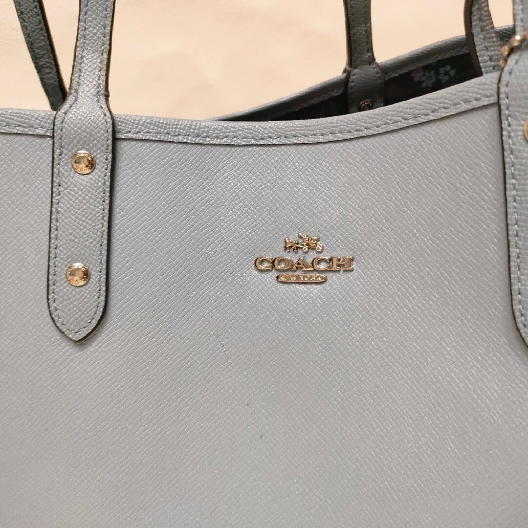 COACH(コーチ)のCOACH　PVC 花柄　リバーシブル　大容量　シグネチャー　肩掛け　バック レディースのバッグ(トートバッグ)の商品写真