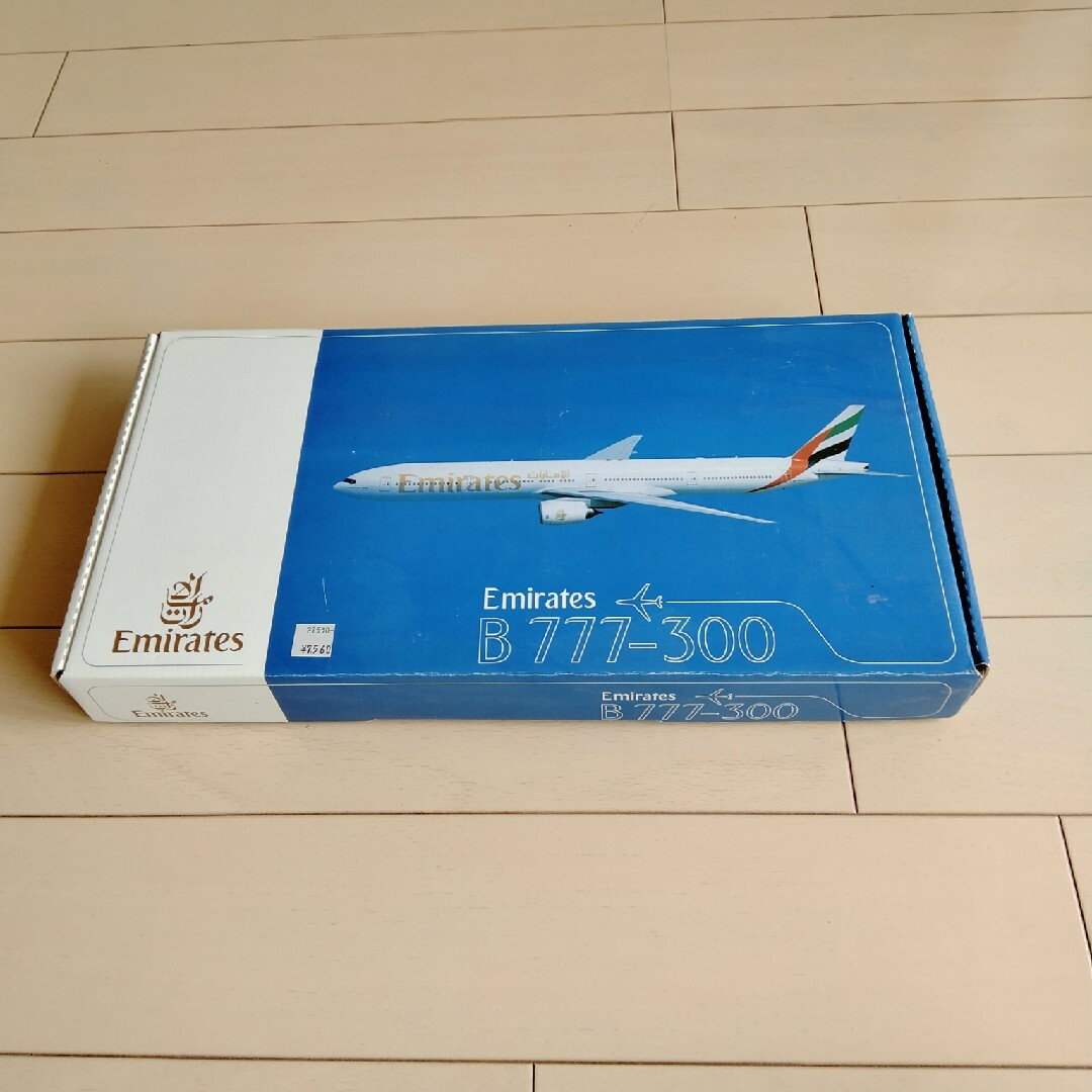 B777-300 1/200 Emirates エンタメ/ホビーのおもちゃ/ぬいぐるみ(模型/プラモデル)の商品写真