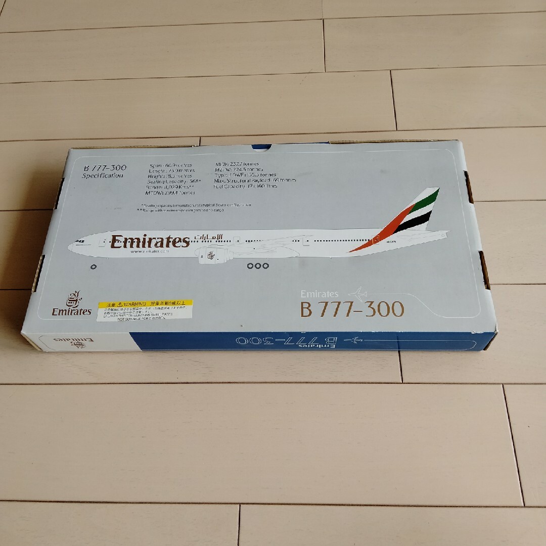 B777-300 1/200 Emirates エンタメ/ホビーのおもちゃ/ぬいぐるみ(模型/プラモデル)の商品写真