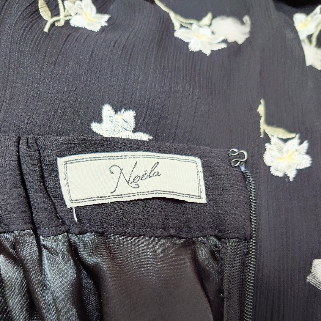 Noela(ノエラ)の値下げ　ノエラ　3Dフラワー刺繍スカート　花柄　noela レディースのスカート(ロングスカート)の商品写真