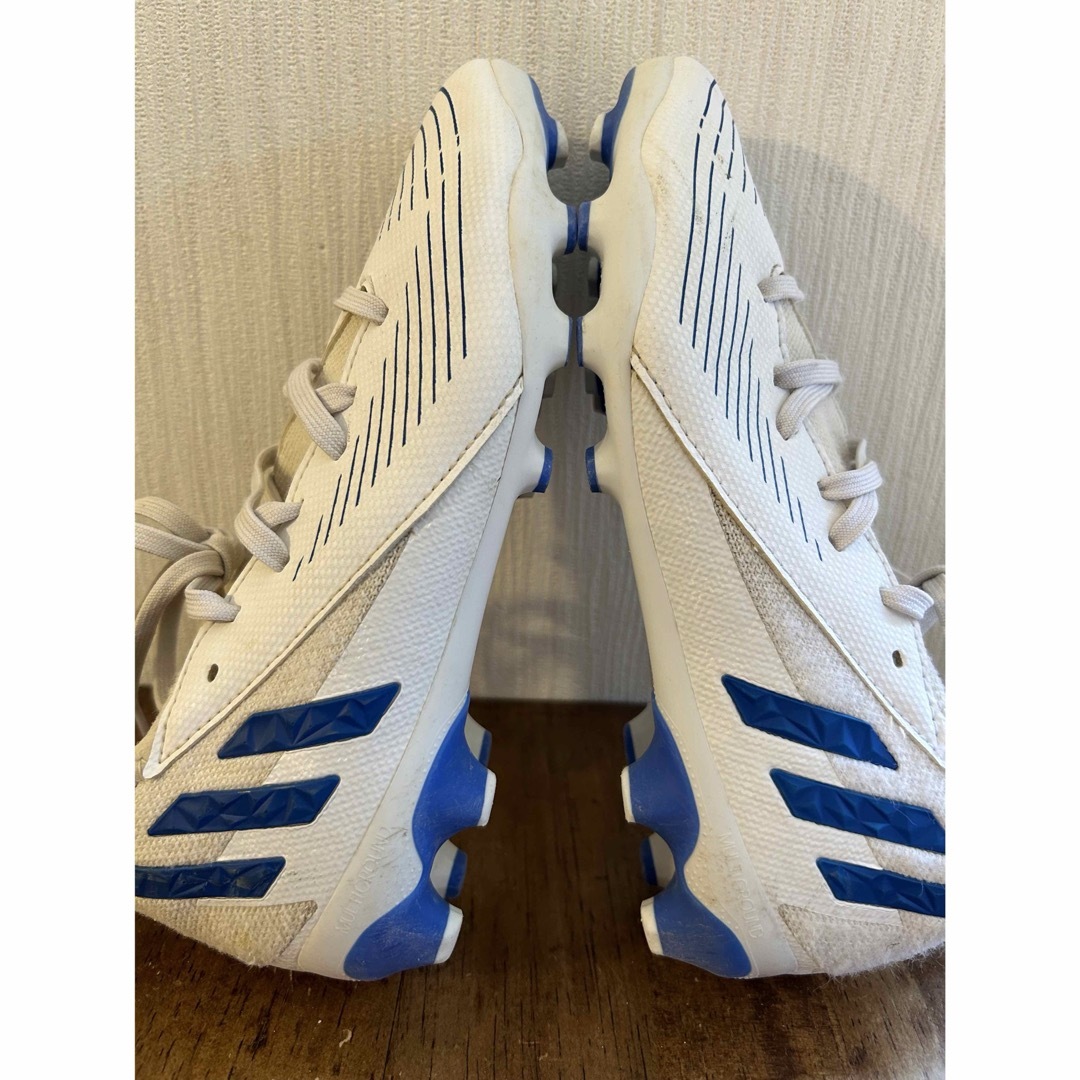 adidas(アディダス)のアディダスサッカースパイク プレデター エッジ21.5cm スポーツ/アウトドアのサッカー/フットサル(シューズ)の商品写真
