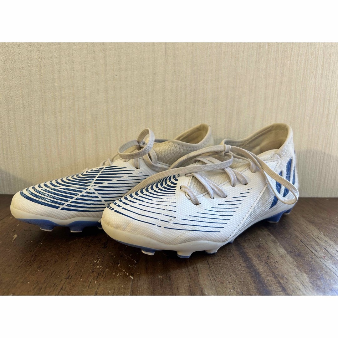 adidas(アディダス)のアディダスサッカースパイク プレデター エッジ21.5cm スポーツ/アウトドアのサッカー/フットサル(シューズ)の商品写真