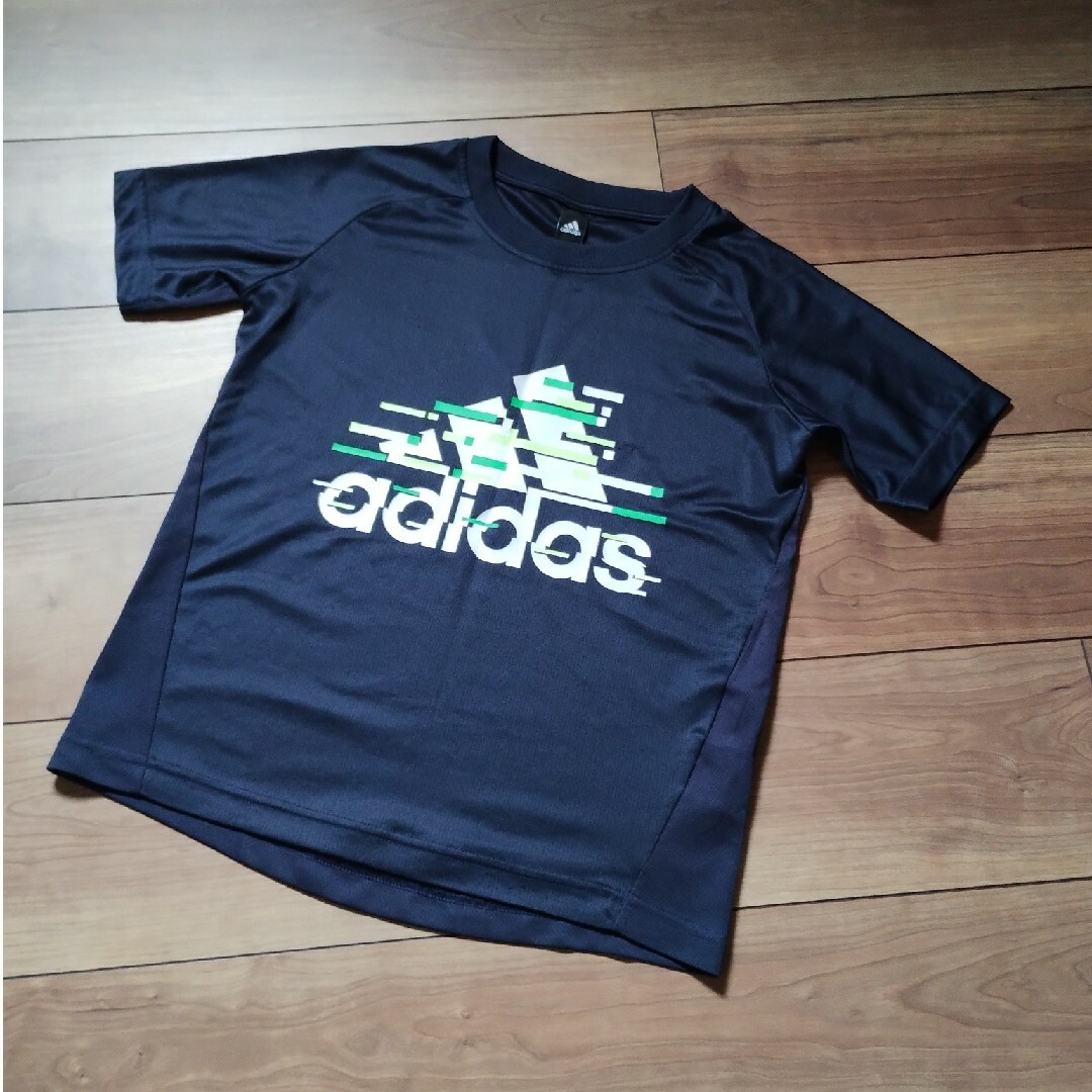 adidas(アディダス)のadidas アディダス 半袖Tシャツ キッズ/ベビー/マタニティのキッズ服男の子用(90cm~)(Tシャツ/カットソー)の商品写真