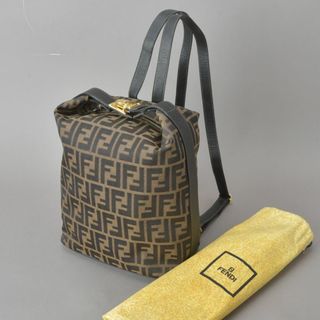 フェンディ(FENDI)の未使用同様◇フェンディ FENDI ズッカ リュックサック 鍵付き レザー 黒(リュック/バックパック)