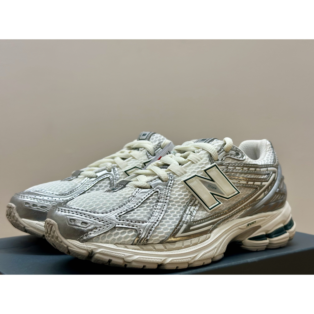 New Balance(ニューバランス)の人気モデル！New Balance M1906REE 25.0㎝ ニューバランス レディースの靴/シューズ(スニーカー)の商品写真