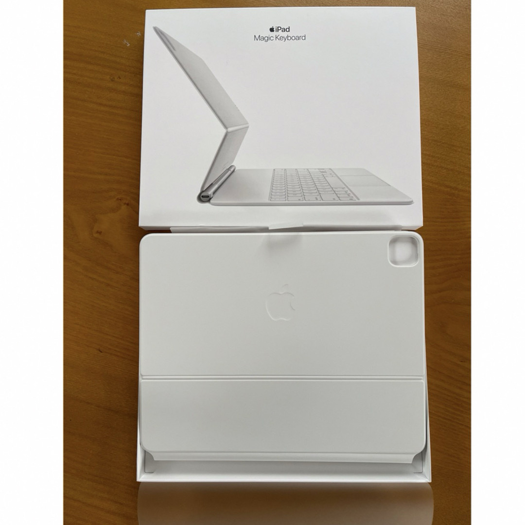 Apple(アップル)の12.9インチ iPad Pro用 Magic Keyboard 第6世代  スマホ/家電/カメラのPC/タブレット(PC周辺機器)の商品写真