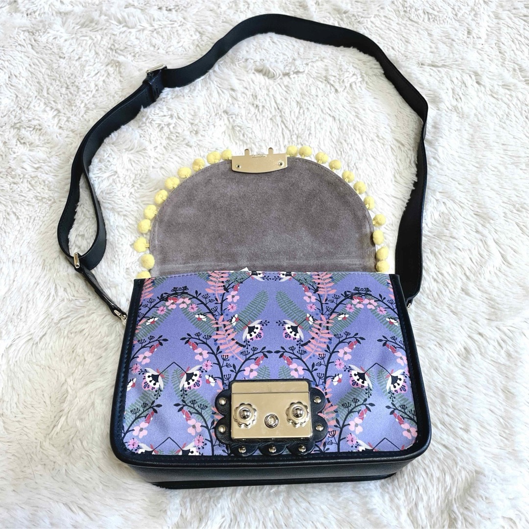 Furla(フルラ)の美品 FURLA メトロポリス ポンポン ショルダーバッグ 花柄 マルチカラー レディースのバッグ(ショルダーバッグ)の商品写真