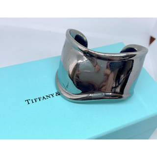 ティファニー(Tiffany & Co.)の激安✨ティファニーボーンカフバングルメタリックシルバー右腕　ブレスレット　メタル(ブレスレット/バングル)