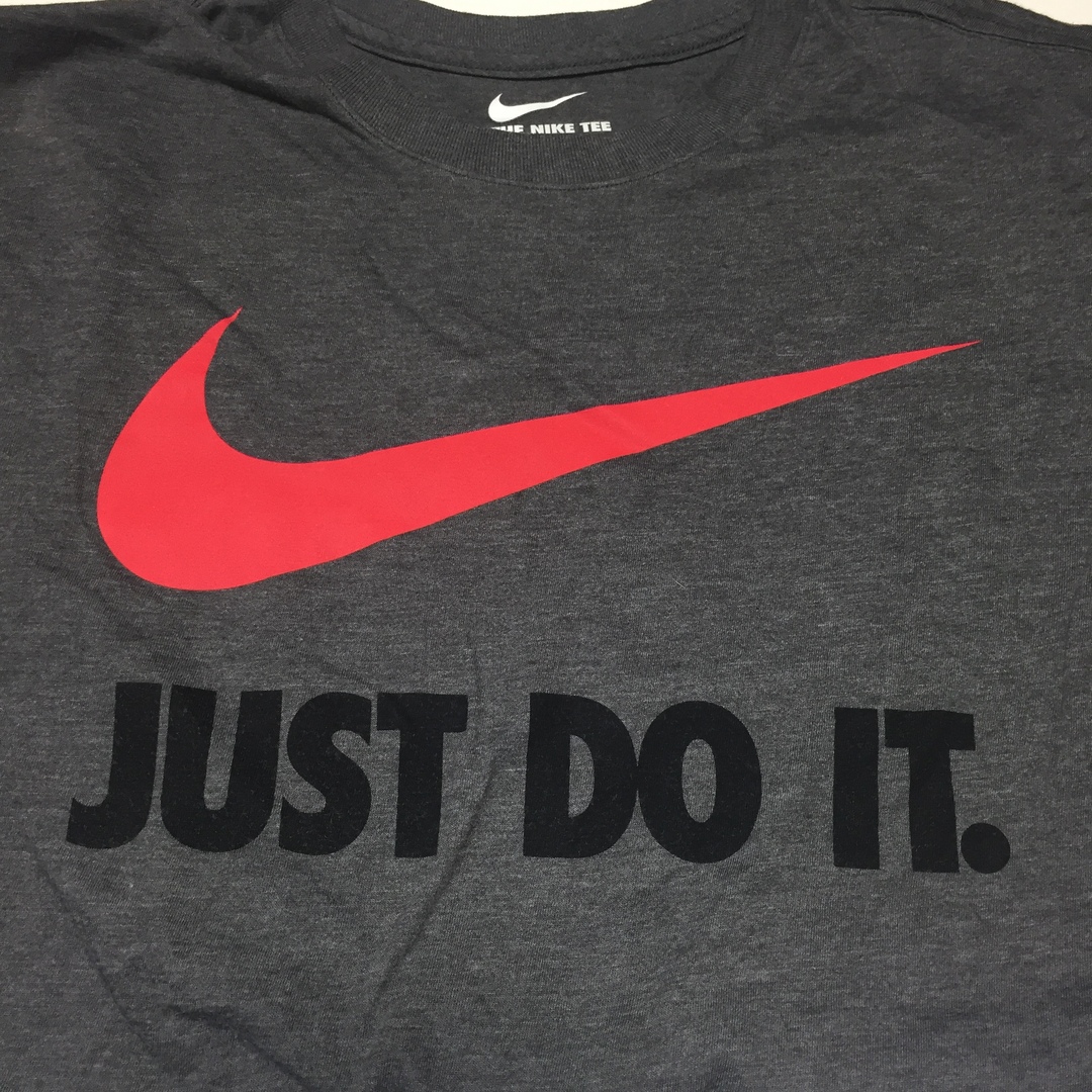 NIKE(ナイキ)の【ナイキ 半袖ビッグロゴTシャツ】ビッグスウッシュ L グレー 古着 メンズのトップス(Tシャツ/カットソー(半袖/袖なし))の商品写真