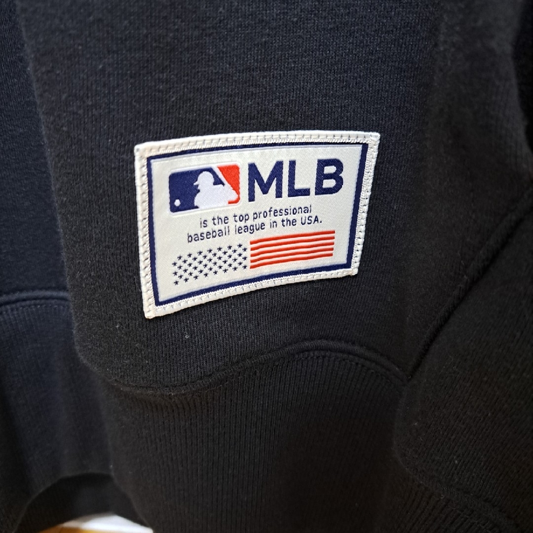 MLB(メジャーリーグベースボール)の【新品】メジャーリーグ/MLB シカゴ・ホワイトソックス刺繍パーカーMサイズ メンズのトップス(パーカー)の商品写真