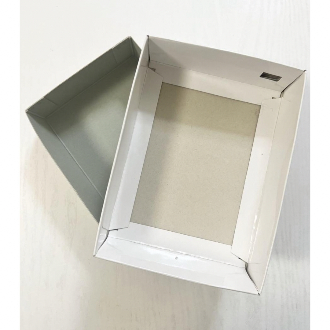 白い箱　15箱　防水　上カバーツルツル　プレゼントボックス　ギフト箱 インテリア/住まい/日用品のオフィス用品(ラッピング/包装)の商品写真