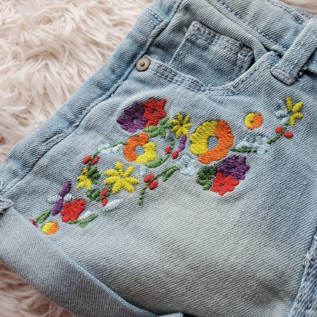 ZARA KIDS(ザラキッズ)の【匿名配送】Zara Baby Girl 刺繍デニム 80 キッズ/ベビー/マタニティのベビー服(~85cm)(パンツ)の商品写真